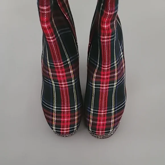 Betsey Johnson Women's Valeria Fashion Boot Black Plaid 8　並行輸入品 Christmas Red Plaid Knee High Boots Betsey Johnson Women\u0027s Valeria